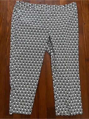 Charter Club Black & White Geometric Capri Leggings